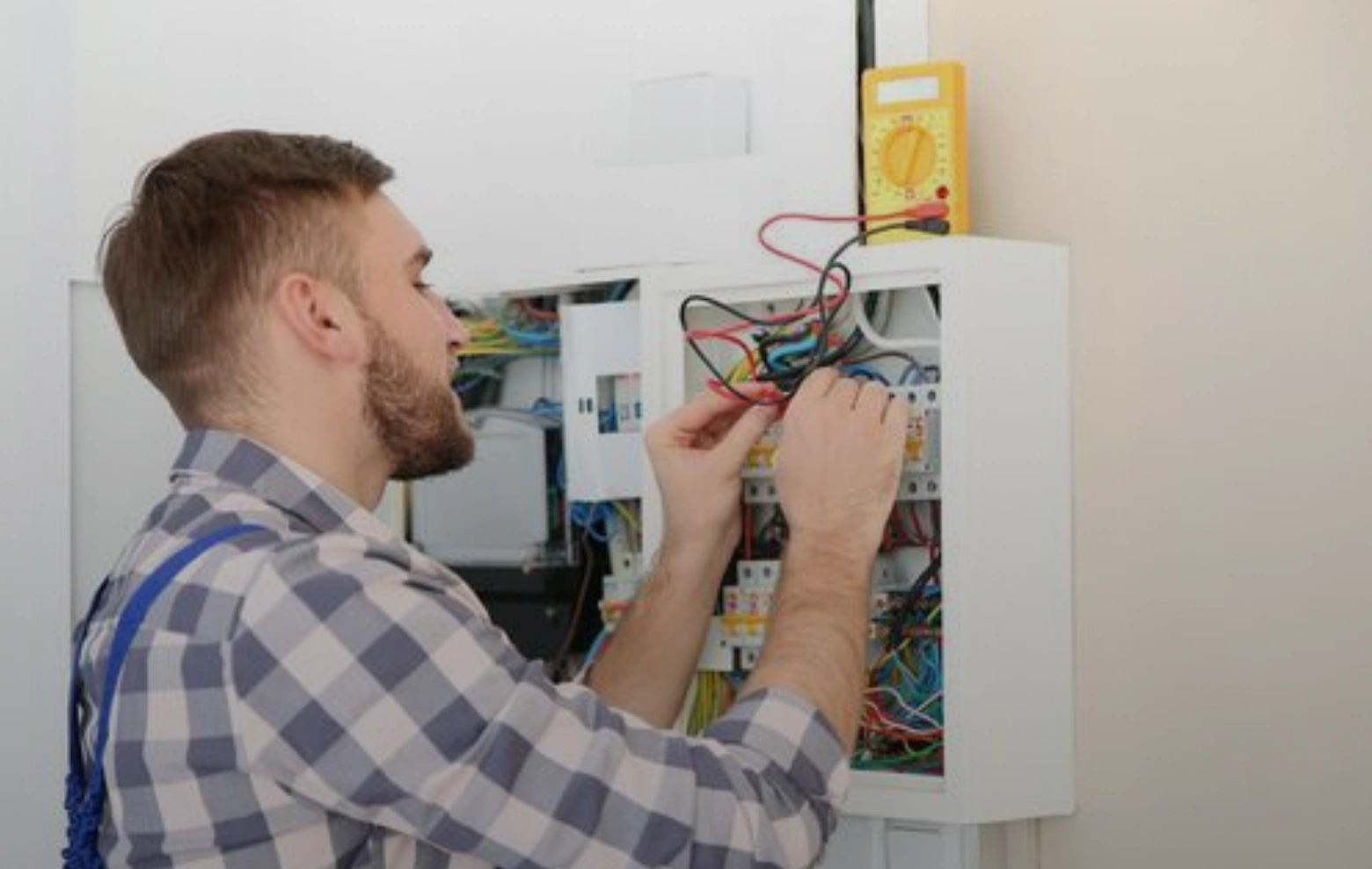Licensed electrician Phoenix providing residential electrical service.